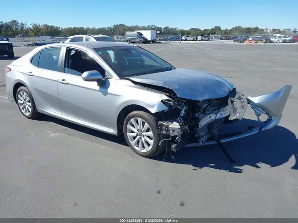 4T1C11AKXLU975632 2020 TOYOTA CAMRY - Image 1
