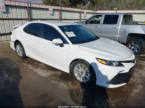 4T1C11AKXMU406376 2021 TOYOTA CAMRY - Image 1