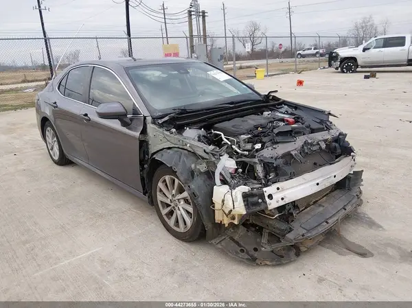 4T1C11AKXMU407334 2021 TOYOTA CAMRY - Image 1