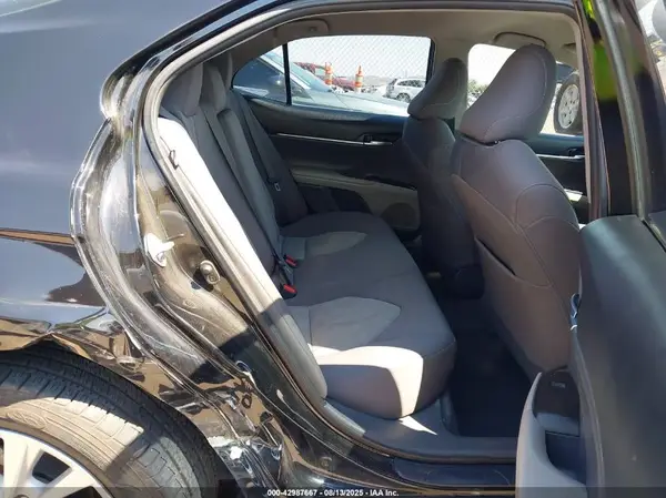 4T1C11AKXMU409214 2021 TOYOTA CAMRY - Image 8