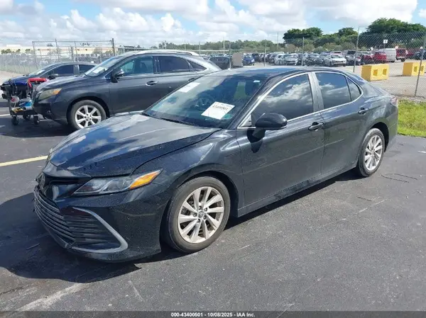 4T1C11AKXMU412582 2021 TOYOTA CAMRY - Image 2