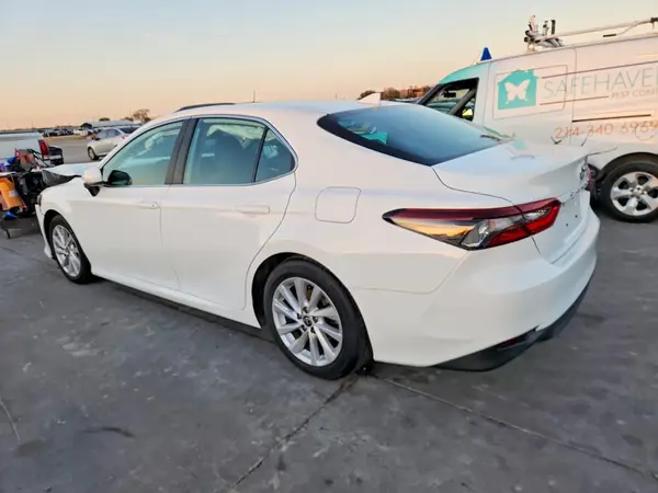 4T1C11AKXMU458624 2021 TOYOTA CAMRY - Image 2
