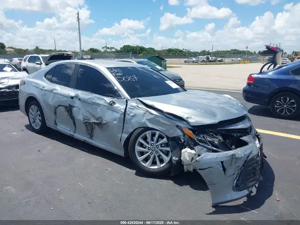 4T1C11AKXMU480087 2021 TOYOTA CAMRY - Image 1