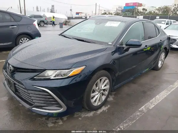 4T1C11AKXMU554687 2021 TOYOTA CAMRY - Image 2