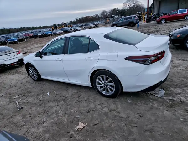 4T1C11AKXMU556987 2021 TOYOTA CAMRY - Image 2