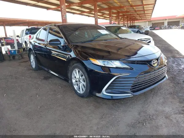 4T1C11AKXMU557668 2021 TOYOTA CAMRY - Image 1