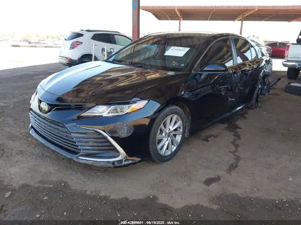 4T1C11AKXMU557668 2021 TOYOTA CAMRY - Image 2