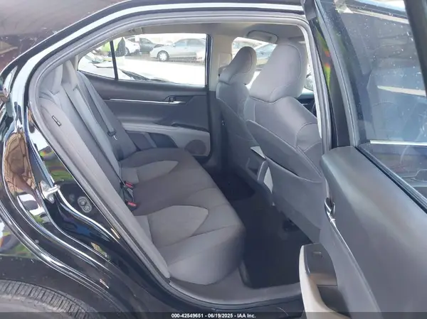 4T1C11AKXMU557668 2021 TOYOTA CAMRY - Image 8