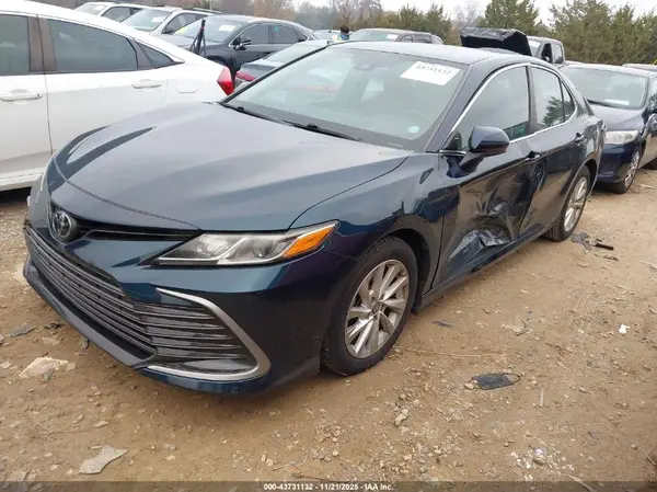 4T1C11AKXMU558562 2021 TOYOTA CAMRY - Image 2