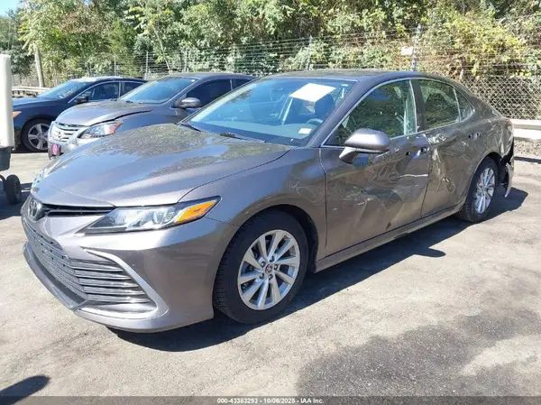 4T1C11AKXMU560148 2021 TOYOTA CAMRY - Image 2