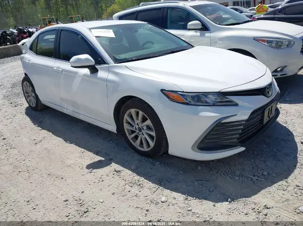 4T1C11AKXMU572963 2021 TOYOTA CAMRY - Image 1