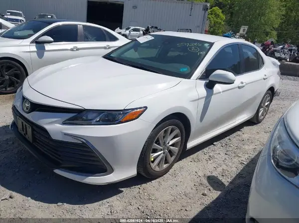 4T1C11AKXMU572963 2021 TOYOTA CAMRY - Image 2