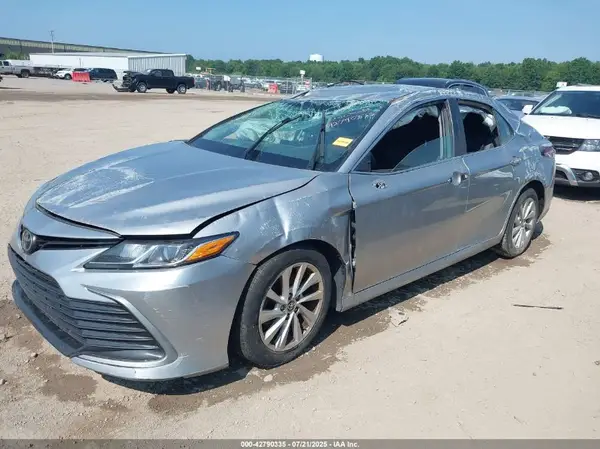 4T1C11AKXMU574499 2021 TOYOTA CAMRY - Image 2