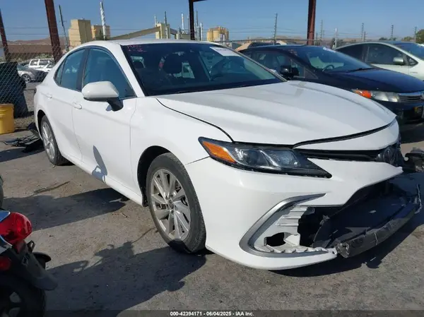 4T1C11AKXMU580657 2021 TOYOTA CAMRY - Image 1