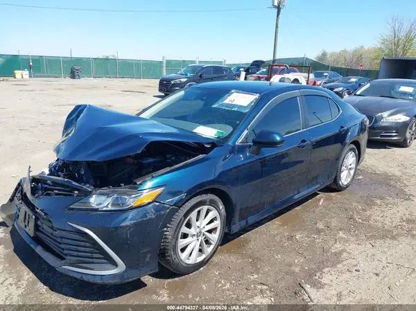 4T1C11AKXMU586023 2021 TOYOTA CAMRY - Image 2