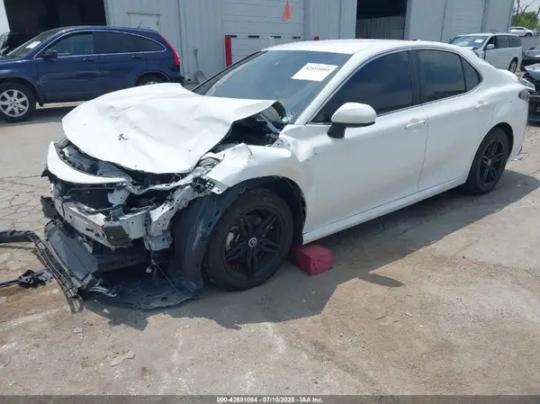4T1C11AKXMU590945 2021 TOYOTA CAMRY - Image 2