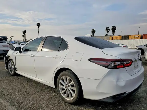 4T1C11AKXMU594817 2021 TOYOTA CAMRY - Image 2