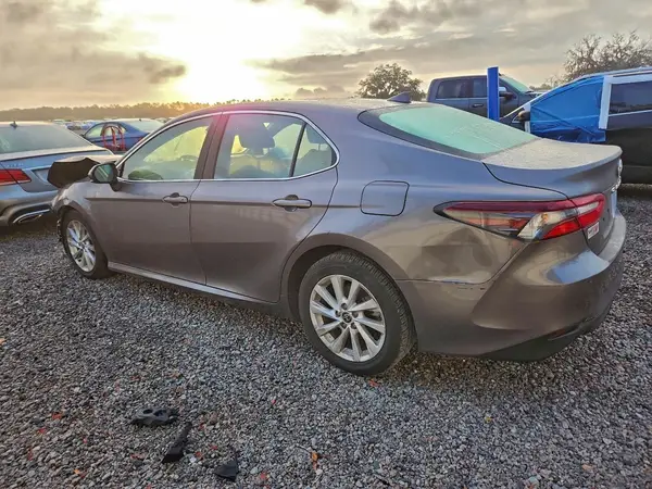 4T1C11AKXMU596907 2021 TOYOTA CAMRY - Image 2