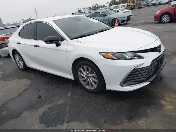 4T1C11AKXMU597300 2021 TOYOTA CAMRY - Image 1