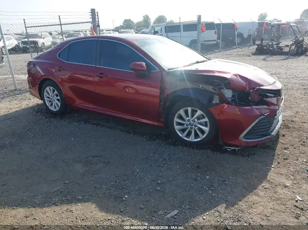 4T1C11AKXMU604424 2021 TOYOTA CAMRY - Image 1