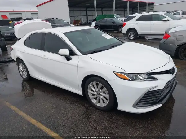 4T1C11AKXMU605346 2021 TOYOTA CAMRY - Image 1