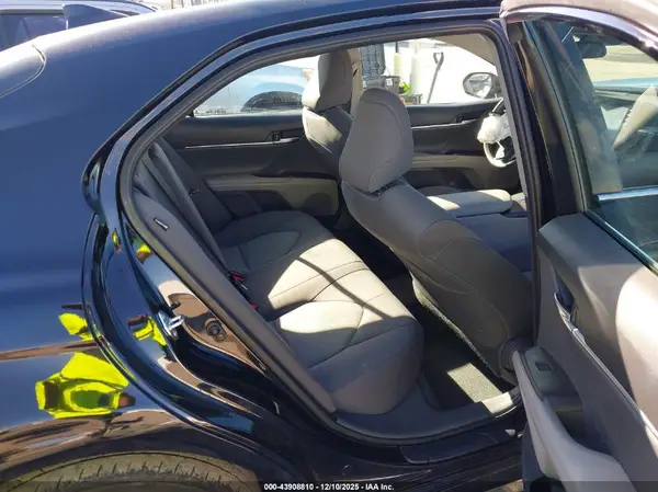 4T1C11AKXMU607968 2021 TOYOTA CAMRY - Image 8