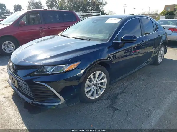4T1C11AKXMU613088 2021 TOYOTA CAMRY - Image 2