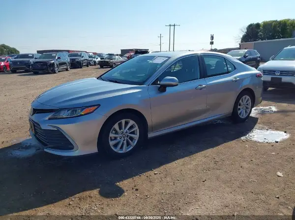 4T1C11AKXMU613771 2021 TOYOTA CAMRY - Image 2