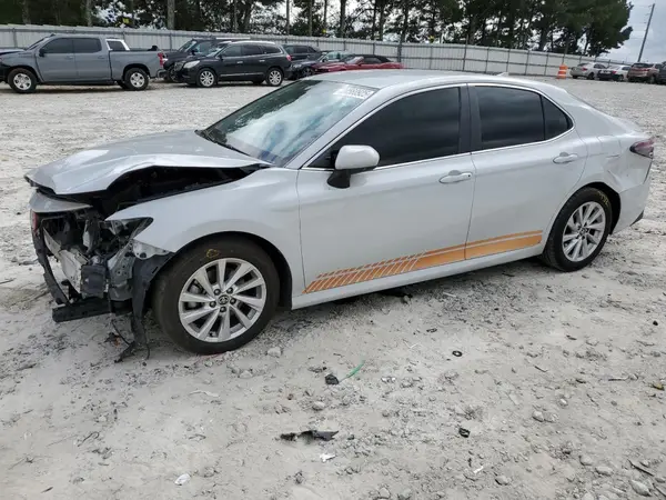 4T1C11AKXNU014256 2022 TOYOTA CAMRY - Image 1