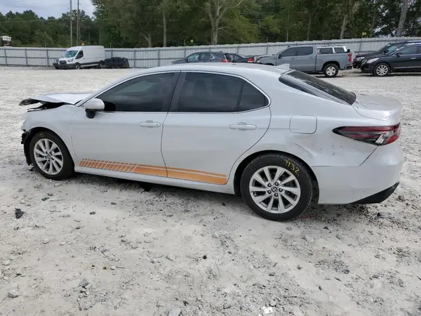 4T1C11AKXNU014256 2022 TOYOTA CAMRY - Image 2