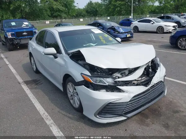 4T1C11AKXNU018811 2022 TOYOTA CAMRY - Image 1