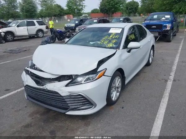 4T1C11AKXNU018811 2022 TOYOTA CAMRY - Image 2
