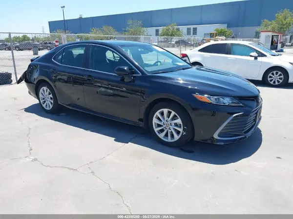 4T1C11AKXNU047824 2022 TOYOTA CAMRY - Image 1