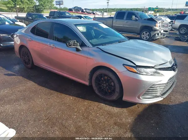 4T1C11AKXNU055437 2022 TOYOTA CAMRY - Image 1