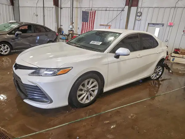 4T1C11AKXNU056071 2022 TOYOTA CAMRY - Image 1