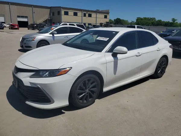 4T1C11AKXNU628241 2022 TOYOTA CAMRY - Image 1