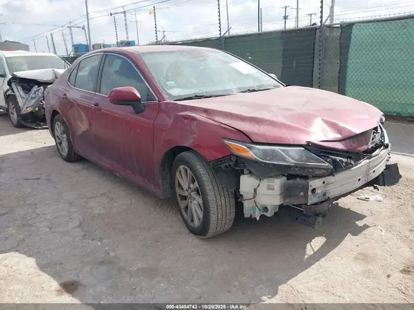 4T1C11AKXNU628613 2022 TOYOTA CAMRY - Image 1