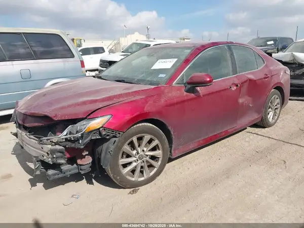 4T1C11AKXNU628613 2022 TOYOTA CAMRY - Image 2