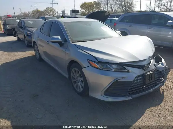 4T1C11AKXNU629213 2022 TOYOTA CAMRY - Image 1