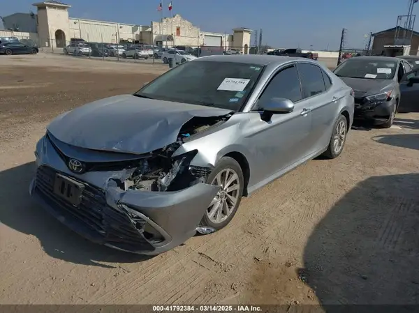 4T1C11AKXNU629213 2022 TOYOTA CAMRY - Image 2