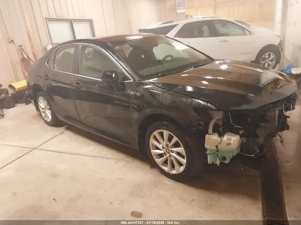 4T1C11AKXNU630815 2022 TOYOTA CAMRY - Image 1