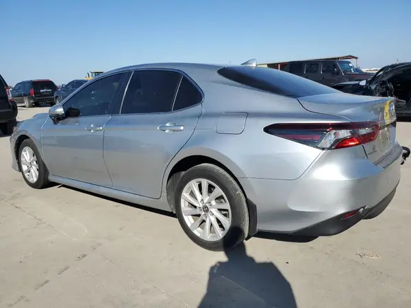 4T1C11AKXNU637599 2022 TOYOTA CAMRY - Image 2