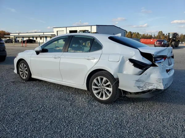 4T1C11AKXNU640986 2022 TOYOTA CAMRY - Image 2