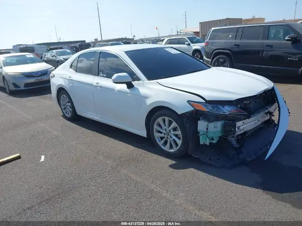 4T1C11AKXNU642169 2022 TOYOTA CAMRY - Image 1