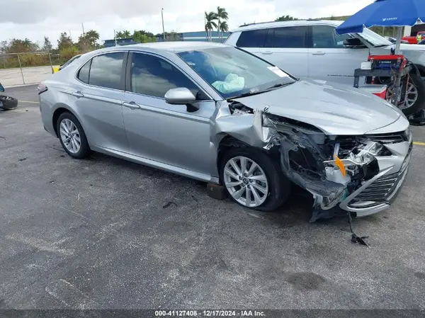 4T1C11AKXNU642320 2022 TOYOTA CAMRY - Image 1
