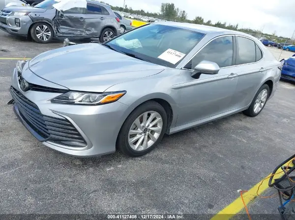 4T1C11AKXNU642320 2022 TOYOTA CAMRY - Image 2