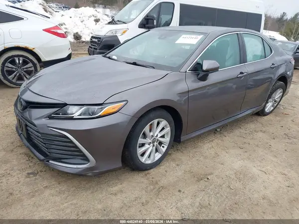 4T1C11AKXNU647727 2022 TOYOTA CAMRY - Image 2