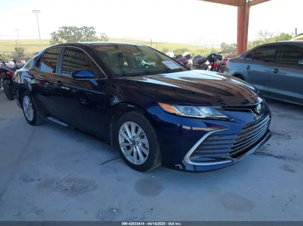 4T1C11AKXNU663054 2022 TOYOTA CAMRY - Image 1