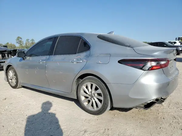 4T1C11AKXNU674944 2022 TOYOTA CAMRY - Image 2