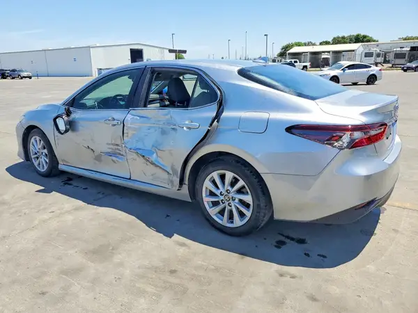 4T1C11AKXNU681568 2022 TOYOTA CAMRY - Image 2